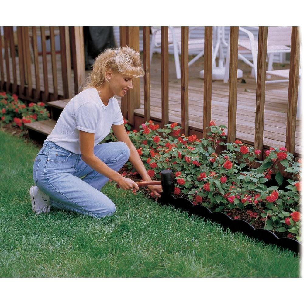 Black Heavy-Duty Resin Hammer-In Lawn Edging