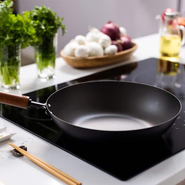 JOYCE CHEN Classic Series 12 in Carbon Steel Preseasoned Stir Fry