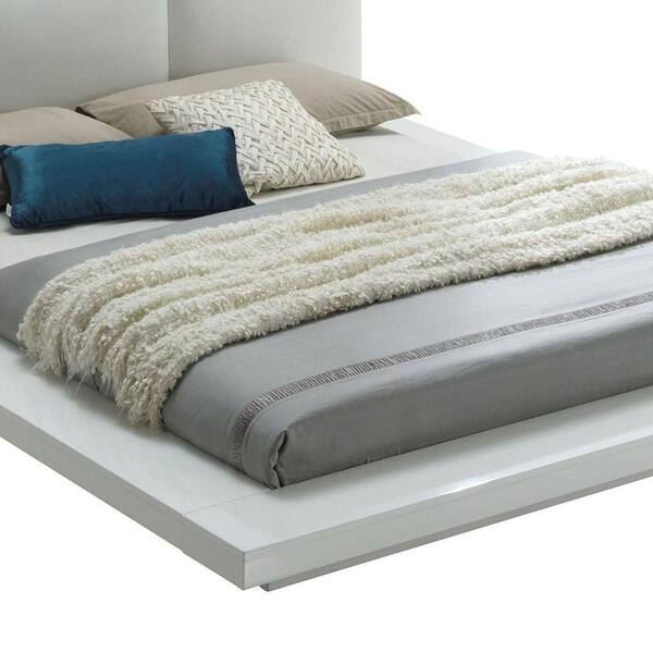 https://images.thdstatic.com/productImages/78d1414e-c048-409c-b30f-af4cca4a8782/svn/glossy-white-platform-beds-ad1335ek-bed-4f_600.jpg