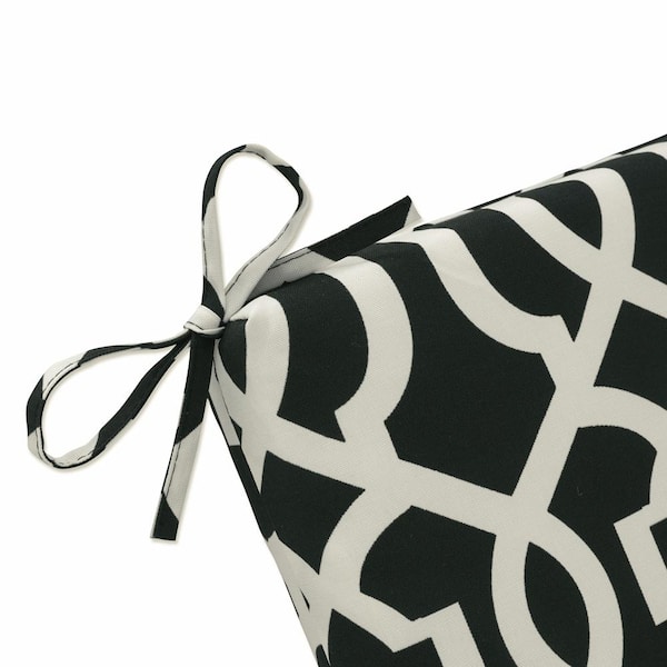 Pillow Perfect Outdoor/ Indoor New Geo Black/White 18.5-inch Throw Pillow (Set of 2) Pillow Perfect Outdoor/ Indoor New Geo Black/White 18.5-inch Throw Pillow (Set of 2)