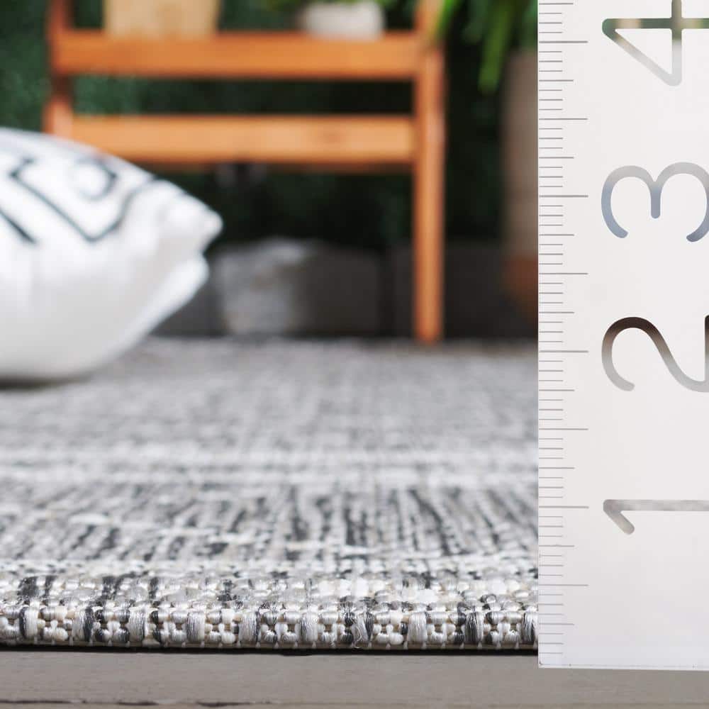 Gray Geometric 8' x 10' Stain-Resistant Outdoor Rug