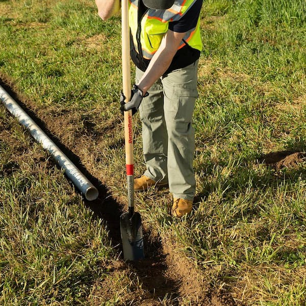 Razor-Back 47.5 in. Wood Handle Trenching Shovel 2594600 - The