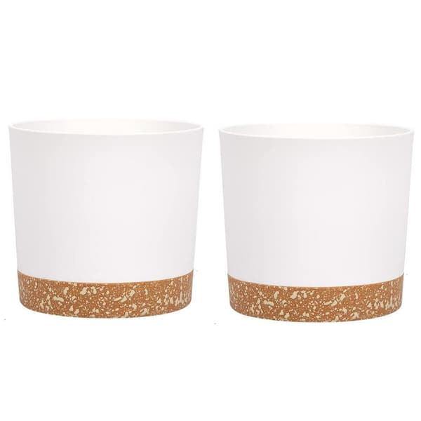 White Plastic Indoor/Outdoor Planter with Saucer (8 in. W x 7.5 in