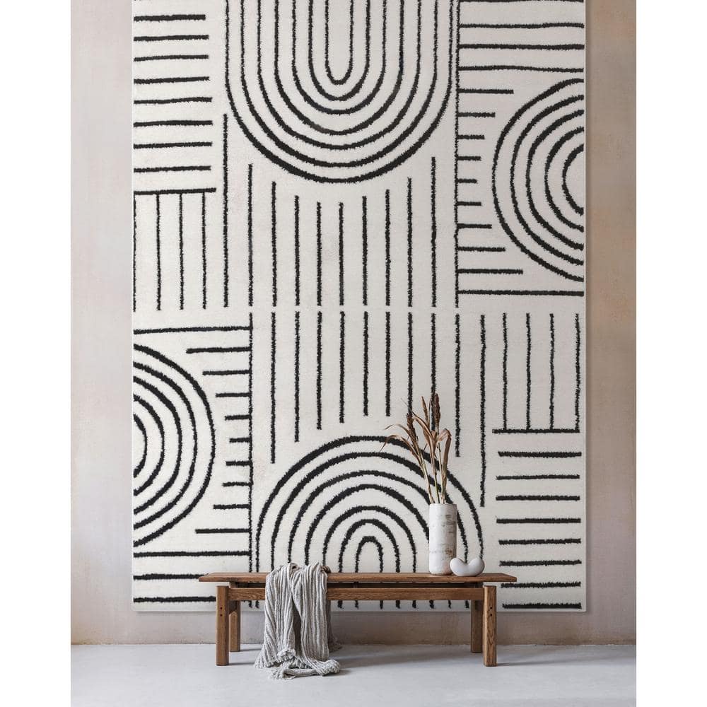 Ivory Black Geometric Shag Synthetic Area Rug 5'3" x 7'