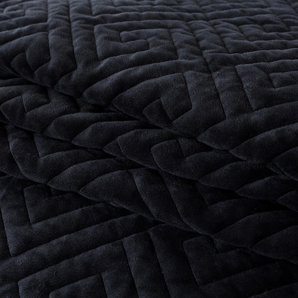 Black discount quilted blanket