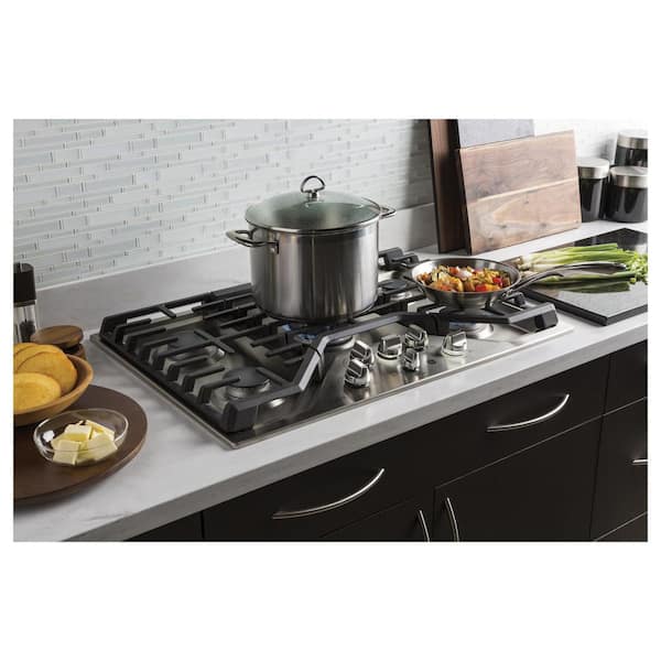 https://images.thdstatic.com/productImages/793b2170-94a9-4f81-a44c-b1324c687eb4/svn/stainless-steel-ge-profile-gas-cooktops-pgp7036slss-66_600.jpg