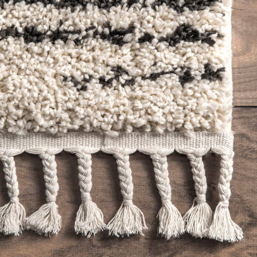Off White Geometric Shag 4' x 6' Area Rug