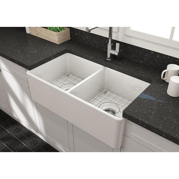 Farmhouse Apron-Front White Fireclay 33 in. Double Bowl Kitchen Sink with Grid