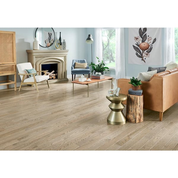 Bruce Plano Low Gloss Gunstock Oak 3/4 in. T x 5 in. W Smooth Solid Hardwood Flooring (23.5 sq.ft./ctn)