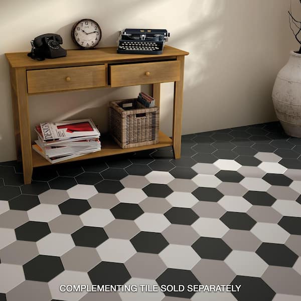 https://images.thdstatic.com/productImages/79b56003-4823-464d-9874-449f4397b46d/svn/nero-low-sheen-merola-tile-porcelain-tile-feq8hmn-76_600.jpg