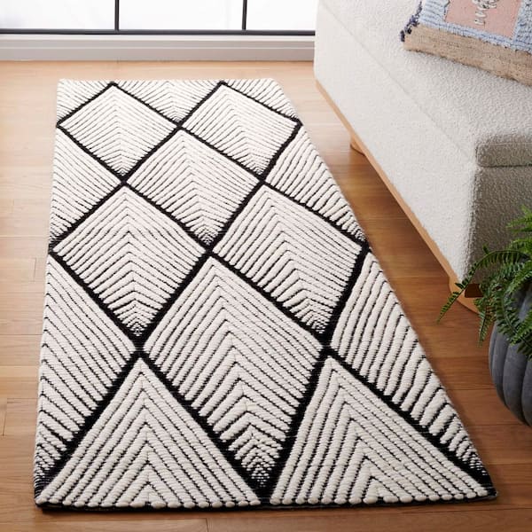 Marbella 3 ft. x 8 ft. Black/Ivory Diamond Chevron Runner Rug