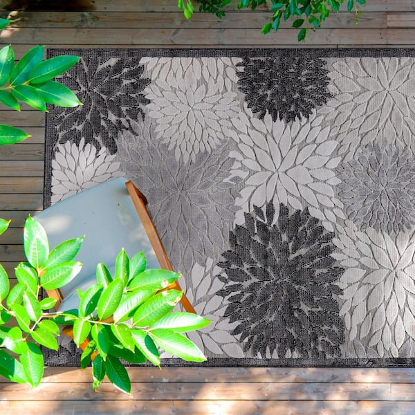 Zahir Tropical Floral Indoor/Outdoor Area Rug Cream/Gray/Black Beachcrest Home Rug Size: Rectangle 5' x 7