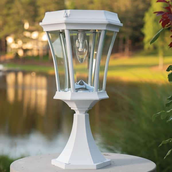 GAMA SONIC Victorian Bulb Single White Outdoor Solar Post Light