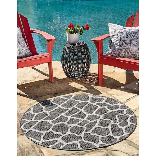 Outdoor Giraffe Dark Gray 4 ft. Round Area Rug