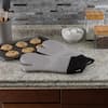 https://images.thdstatic.com/productImages/7a809d4c-2309-4109-8442-a708f904c0b5/svn/lavish-home-oven-mitts-pot-holders-m036904-31_100.jpg