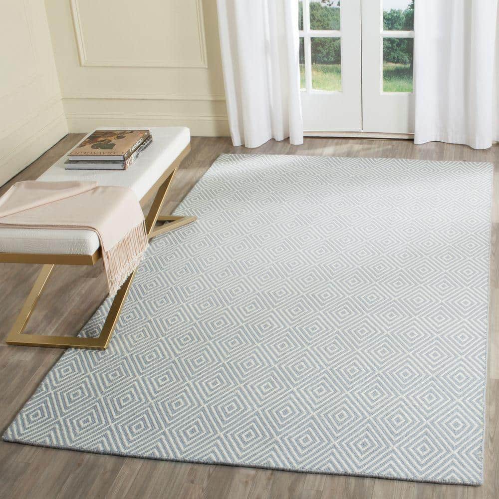 Handmade Light Blue and Ivory Wool Area Rug 4' x 6'