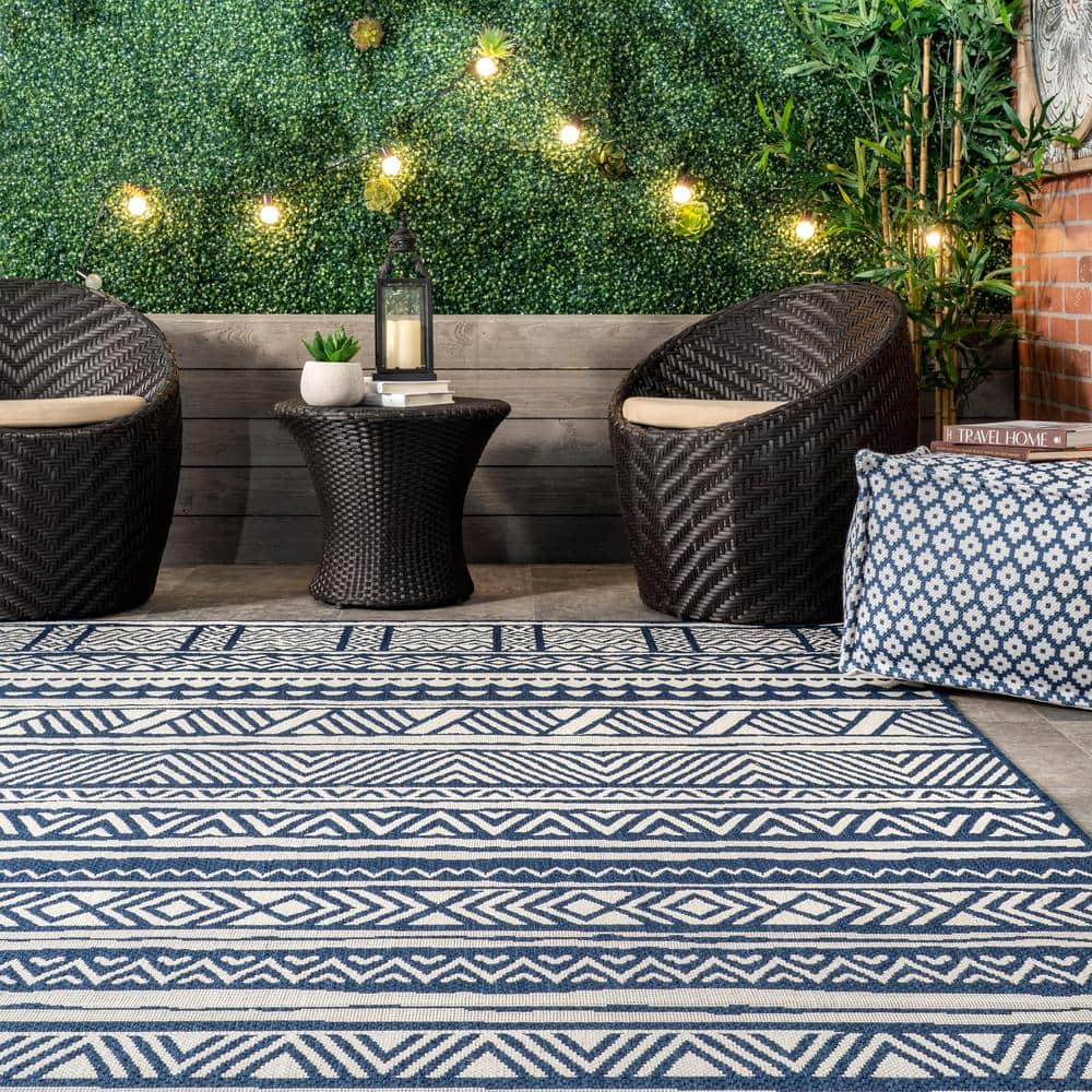 Navy Stripe Easy-Care Synthetic Indoor/Outdoor Rug 4' x 6'