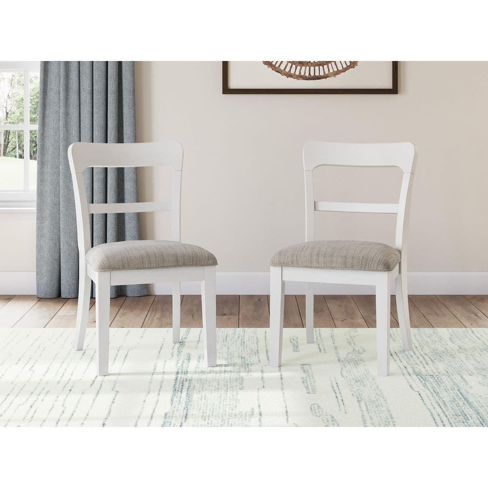 Signature DESIGN BY ASHLEY Chadworth Light Gray/White Polyester