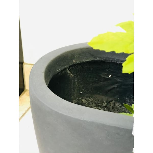 https://images.thdstatic.com/productImages/7abfe55a-6401-451f-9345-2e62d028261a/svn/charcoal-kante-plant-pots-rf0018a-c60121-44_600.jpg