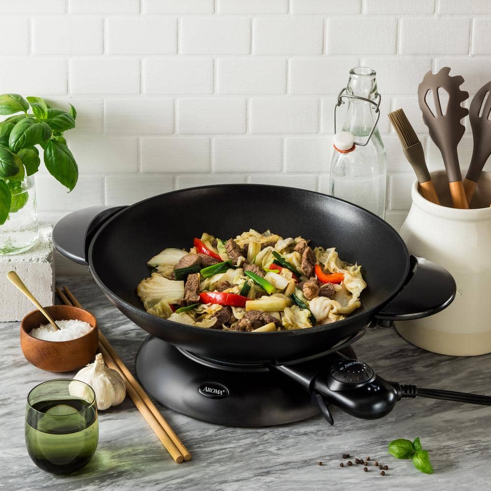 Aroma 5-Quart Black Electric Wok with Glass Lid