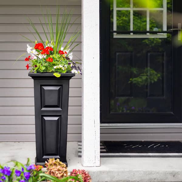 Nantucket 32 in. Tall Self-Watering Black Polyethylene Planter