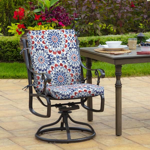 https://images.thdstatic.com/productImages/7b178b35-e895-4fc5-9af0-9b92966b87a2/svn/arden-selections-outdoor-dining-chair-cushions-th1f172b-d9z2-77_600.jpg