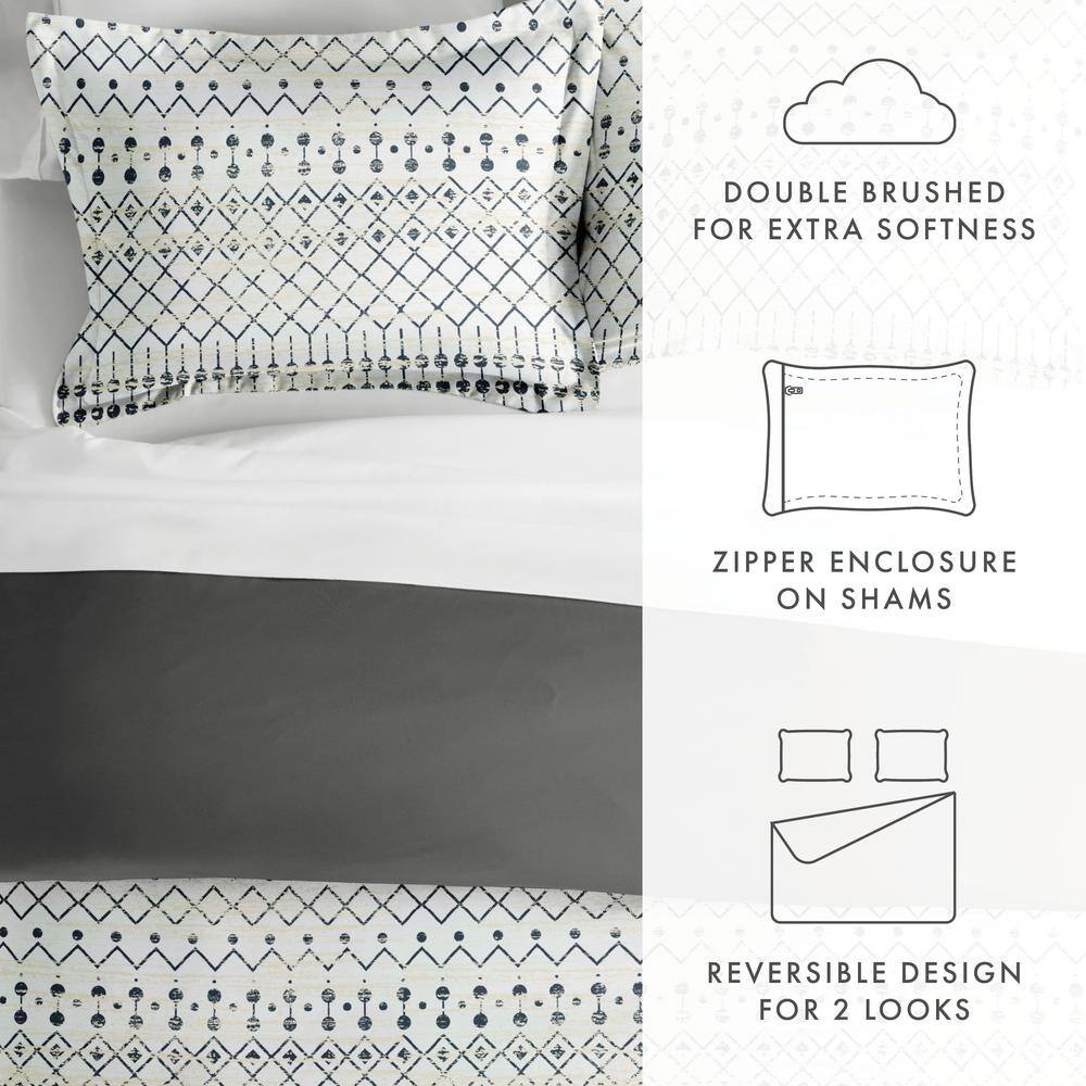 Gray and White Geometric Pattern King/Cal King Duvet Cover Set