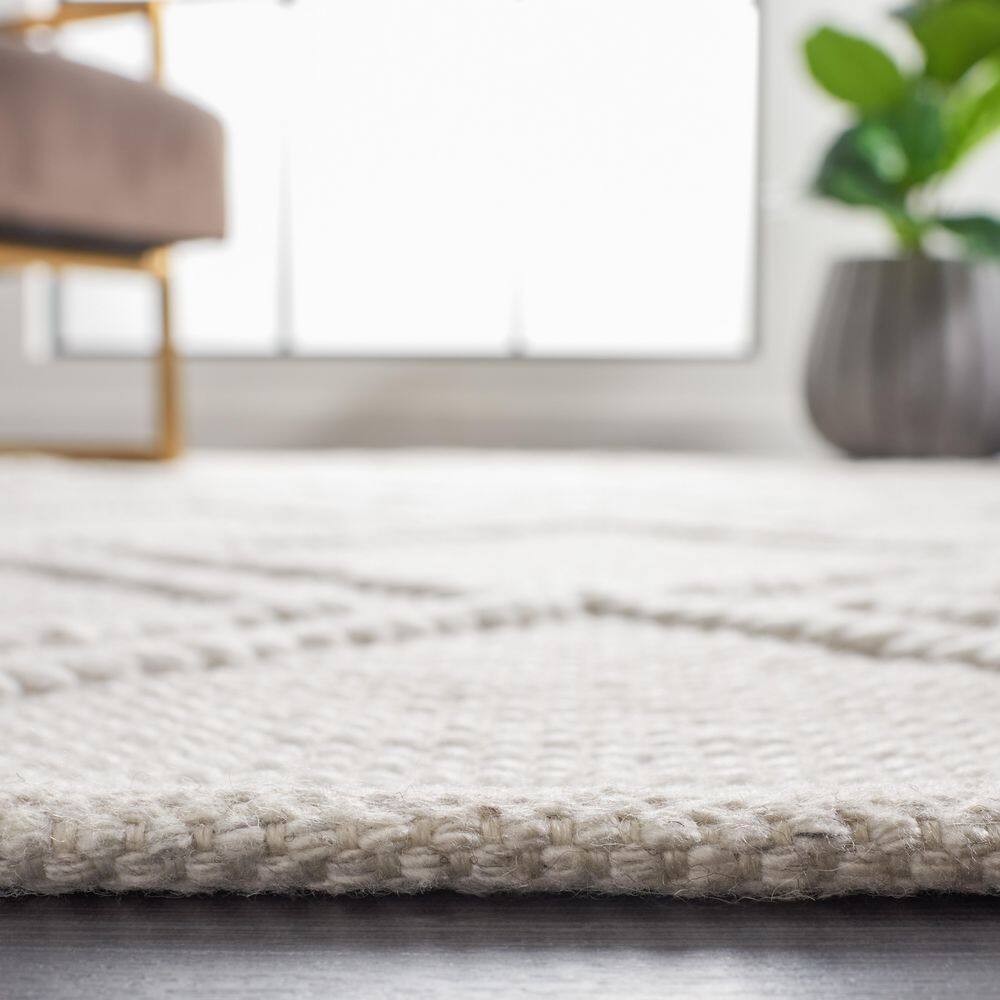 Light Grey and Ivory Handwoven Wool Area Rug, 8' x 10'