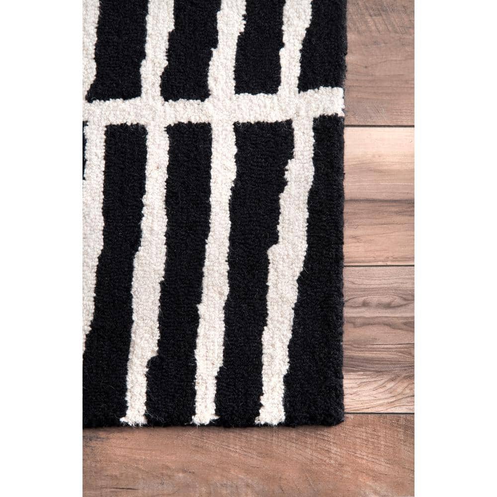 Handmade Black Geometric Wool 6' x 9' Area Rug
