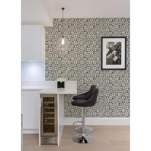 Izeda Black Floral Tile Matte Non-Pasted Non-Woven Wallpaper Sample