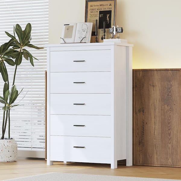 Harper & Bright Designs Retro American Country Style White 5 Drawer 31.5 in. Wide Wooden Chest of Drawers