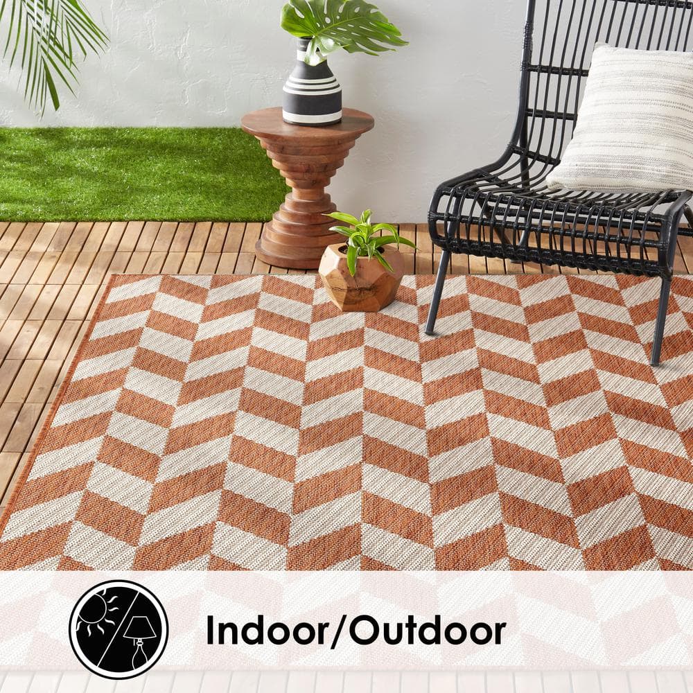 Orange and Ivory Geometric Synthetic Indoor/Outdoor Rug, 6' x 9'