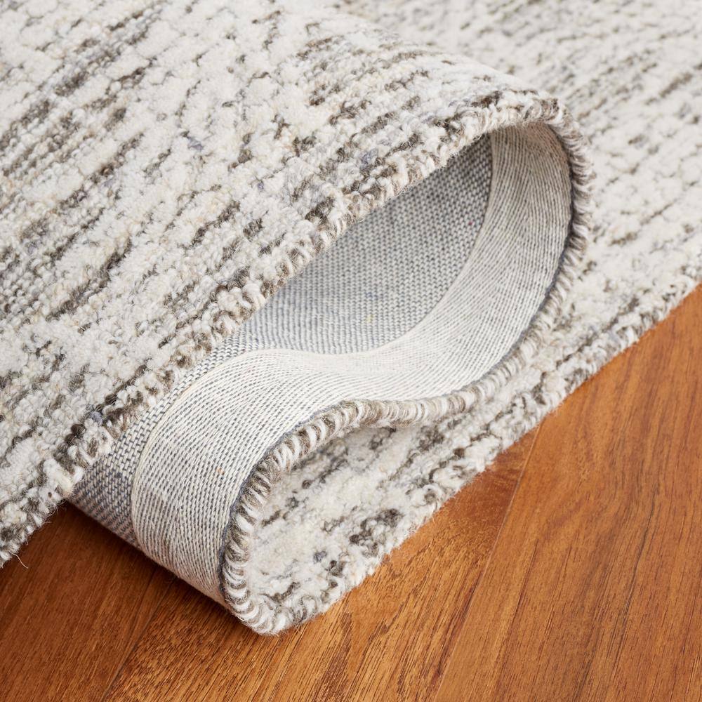 Ivory and Gray Tufted Wool 8' x 10' Area Rug
