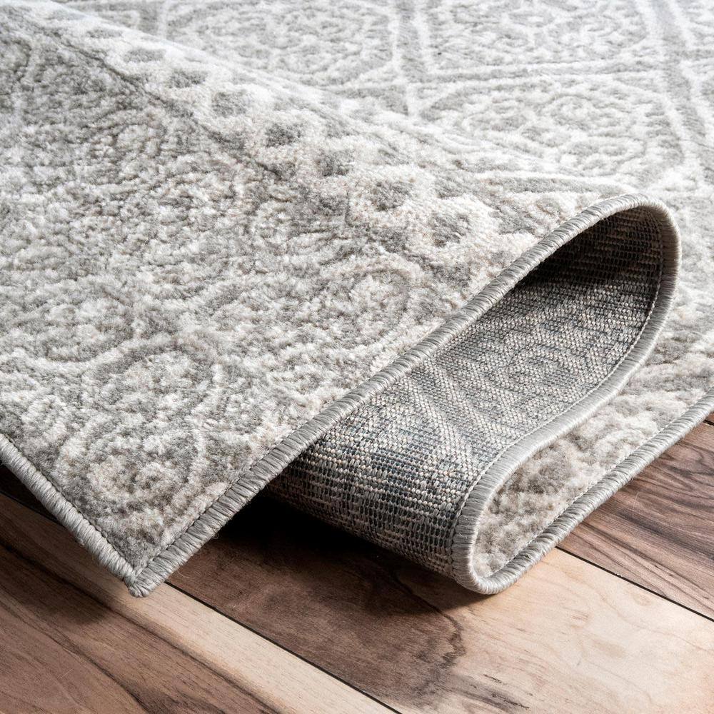 Jeanette Gray and Ivory Synthetic Geometric 2' x 3' Area Rug