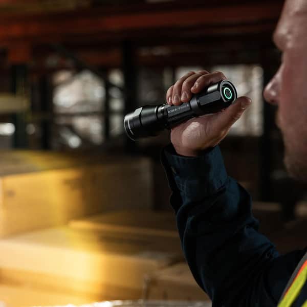 1500 lumen flashlight rechargeable Cyansky H1R MAX Lumens flashlightgo the 1500 lumen CORE Rechargeable flashlight is equipped with a lifetime Cree LED bulb and an easily accessible rechargeable base for extreme lighting performance Police Security Zephyr-R 1500 Lm.