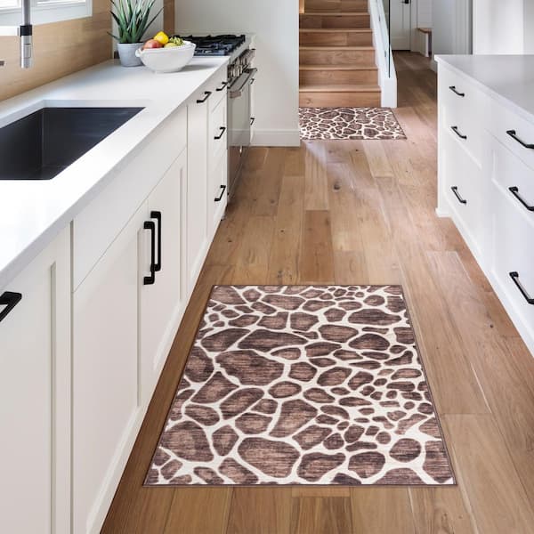 Crystal Print Gavin Giraffe Brown/Sand 2 ft. x 4 ft. Animal Print Digitally Printed Polyester Area Rug (2-Pack)