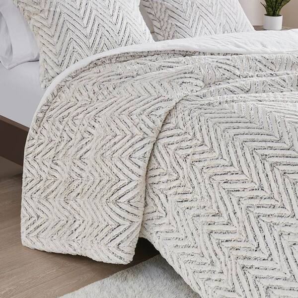 Madison Park Aurora Ultra Warmth Ivory King/Cal King Ultra Plush