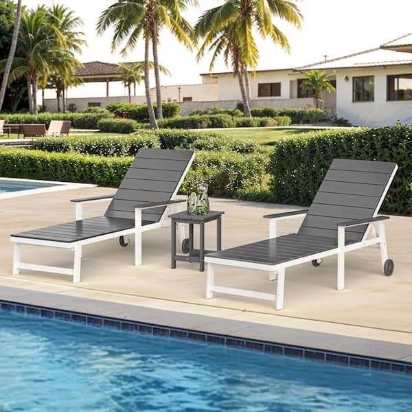 Hedia Oversized Gray 2-Piece HDPS Plastic Adjustable Outdoor Chaise Lounge Chair Set with Wheel and Side Table