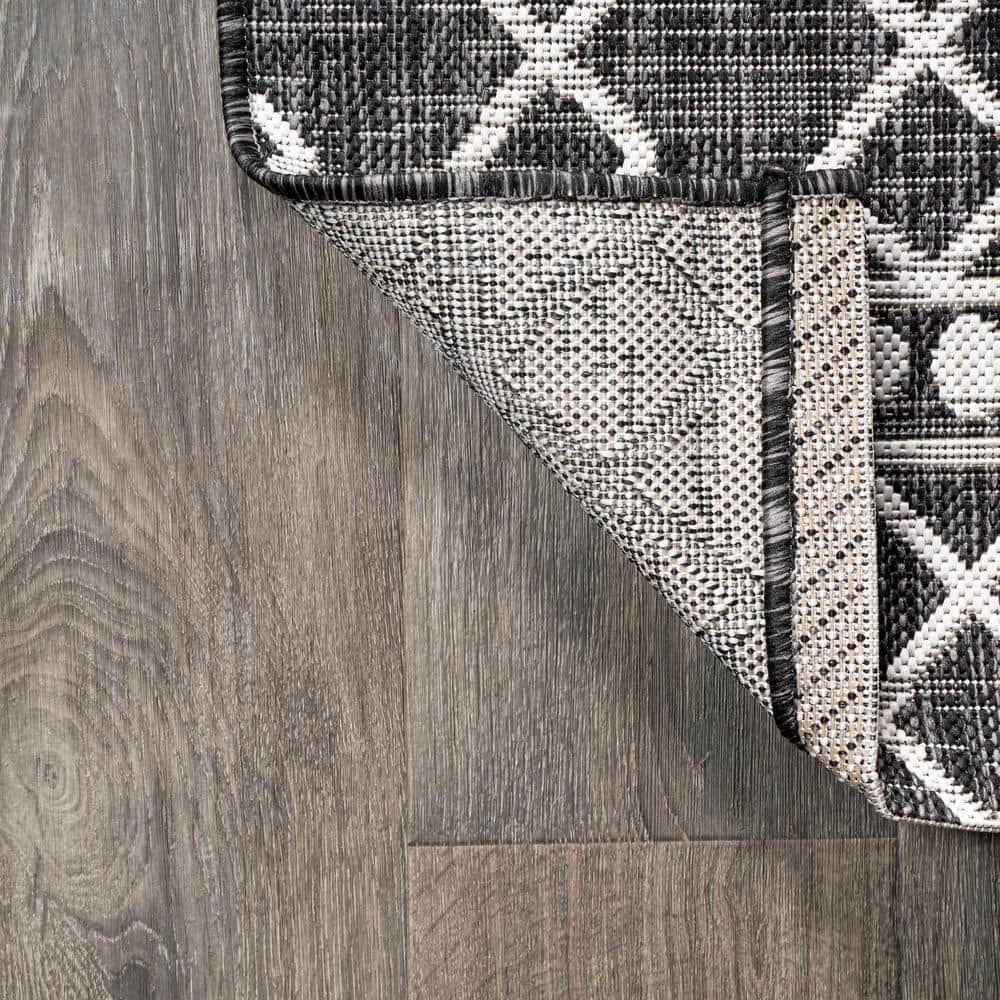 Handmade Rectangular Black/Ivory Diamond Synthetic Area Rug