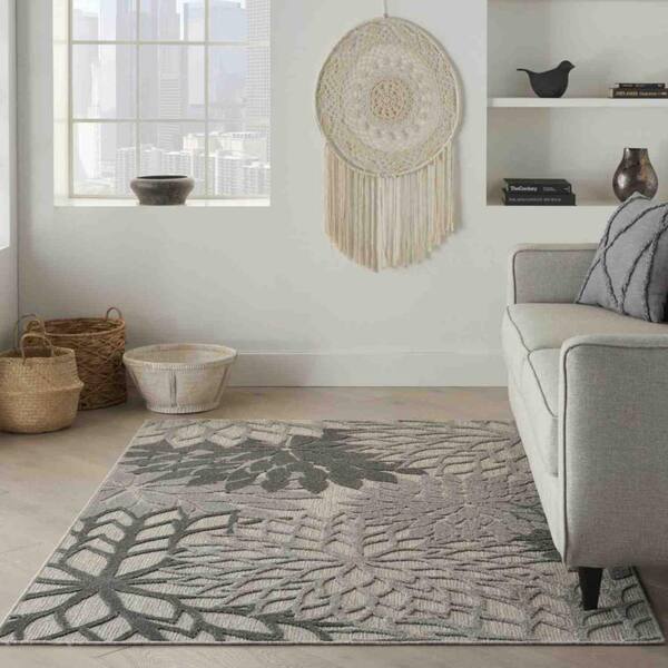 https://images.thdstatic.com/productImages/7c5fa7b8-2d0d-4b04-87f3-da1214500f13/svn/silver-gray-homeroots-area-rugs-2000384696-e1_600.jpg