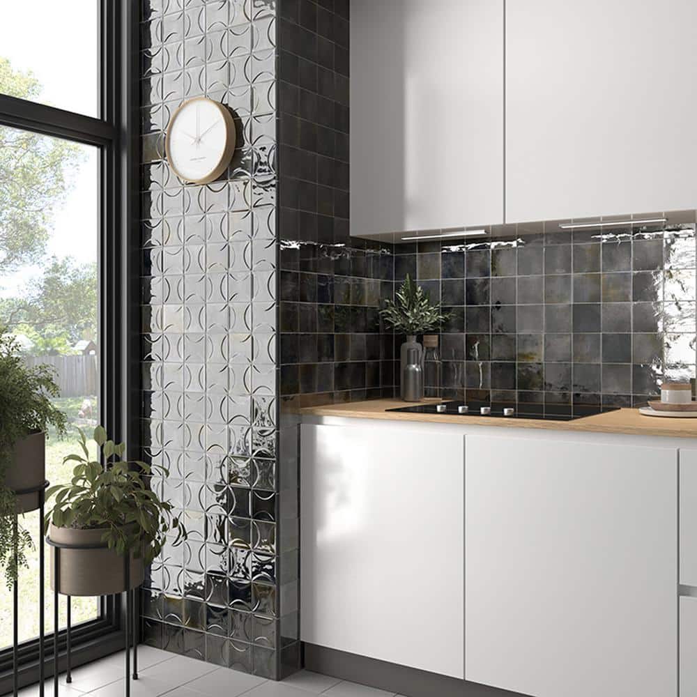 Antiek 4'' x 4'' Glossy Black Ceramic Tile
