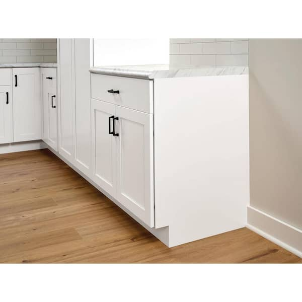 Hampton Bay Avondale 24 in. W x 34.5 in. H Base Cabinet Flush End Panel in  Alpine White BFEP2435 - The Home Depot