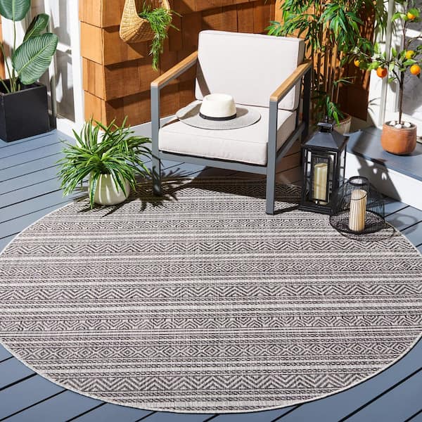 Courtyard Black/Gray 5 ft. x 5 ft. Striped Diamond Chevron Indoor/Outdoor Round Area Rug