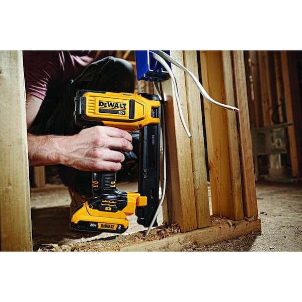 DEWALT - 20V MAX Lithium-Ion Cordless Cable Staple Nailer (Tool Only) with 1 in. Insulated Electrical Staples (540 per Box)