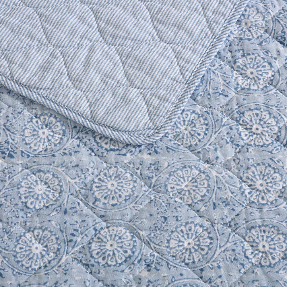 Classic Blue Cotton Reversible Twin Quilt Set with Puff Embellishment