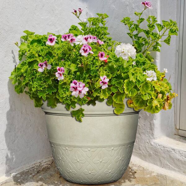 CHG CLASSIC HOME & GARDEN 12.5 in. Clover River Stone Resin