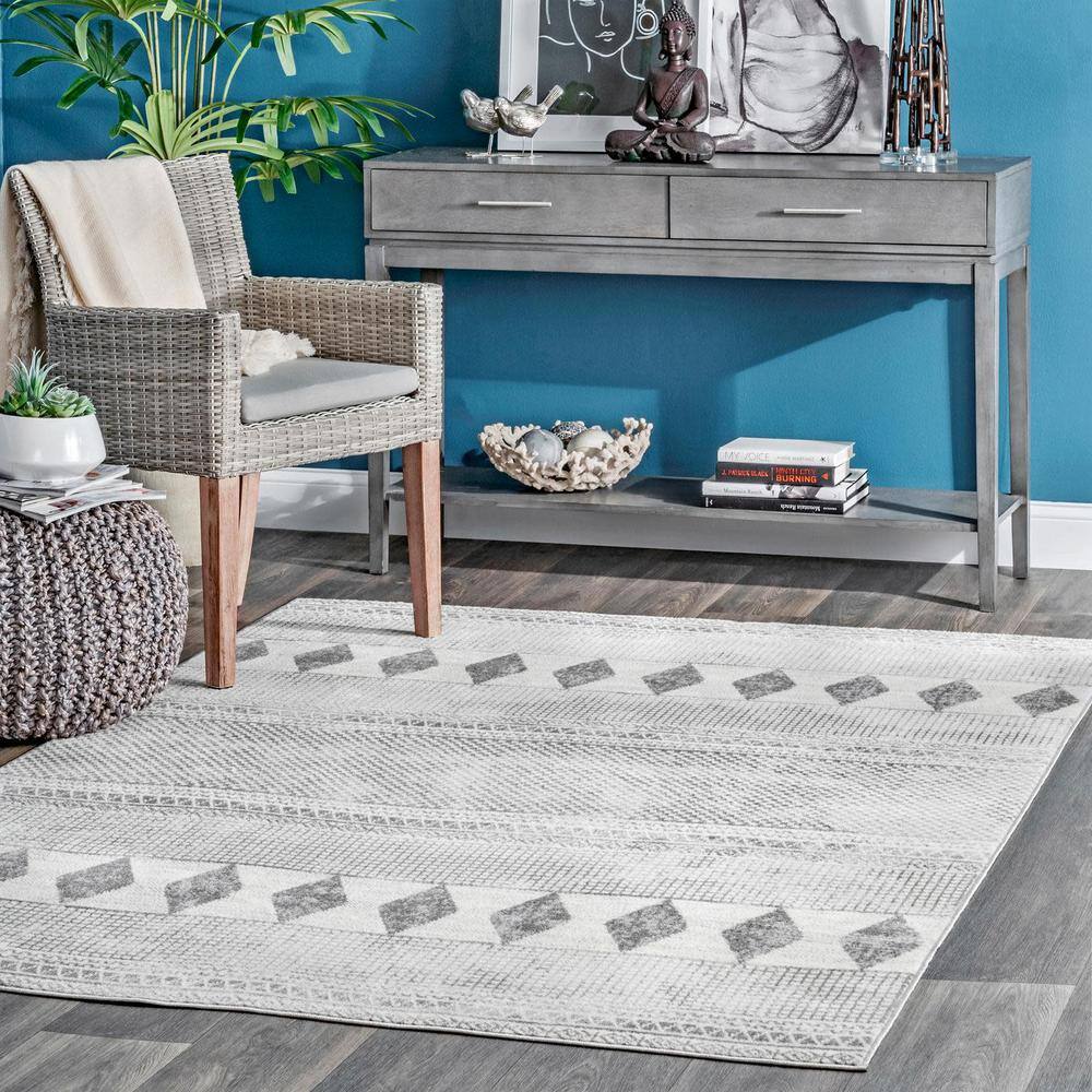 Gray Geometric Pattern Synthetic Rectangular 5' x 8' Area Rug
