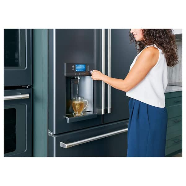 https://images.thdstatic.com/productImages/7cdc8ac9-3506-4dd4-98be-d3b192f9c13e/svn/stainless-steel-cafe-french-door-refrigerators-cye22tp2ms1-fa_600.jpg