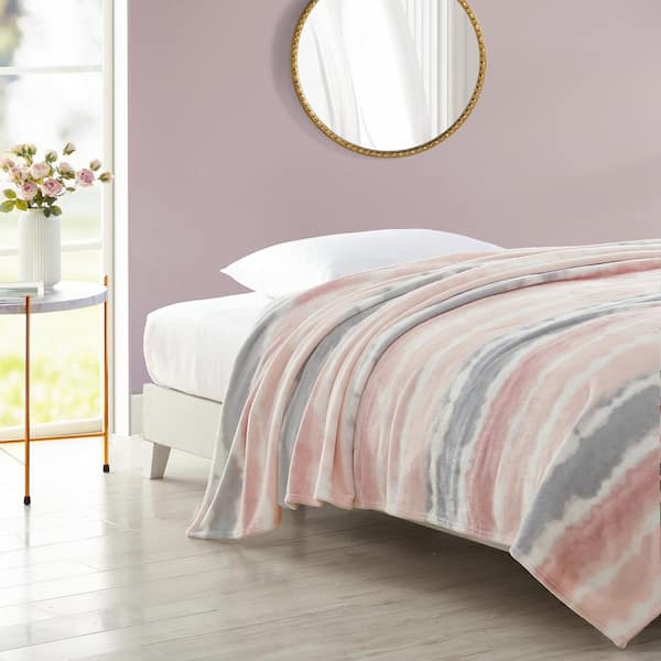 Ombre Element Pink/White 27 in. x 48 in. Polyester Stripe Plush