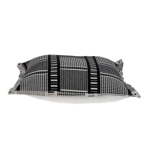 LR Home Stripe Black / Cream 20 in. x 20 in. Tassel Polyfil Standard Throw  Pillow 1117A8084D9348 - The Home Depot